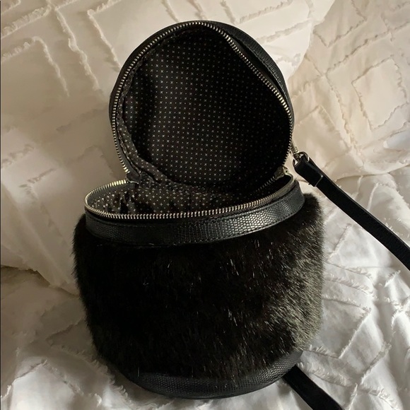 LF bucket Bag Fur (Faux) - Picture 4 of 4